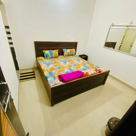 Nirupam Sadan Homestay Vrindāvan المظهر الخارجي الصورة