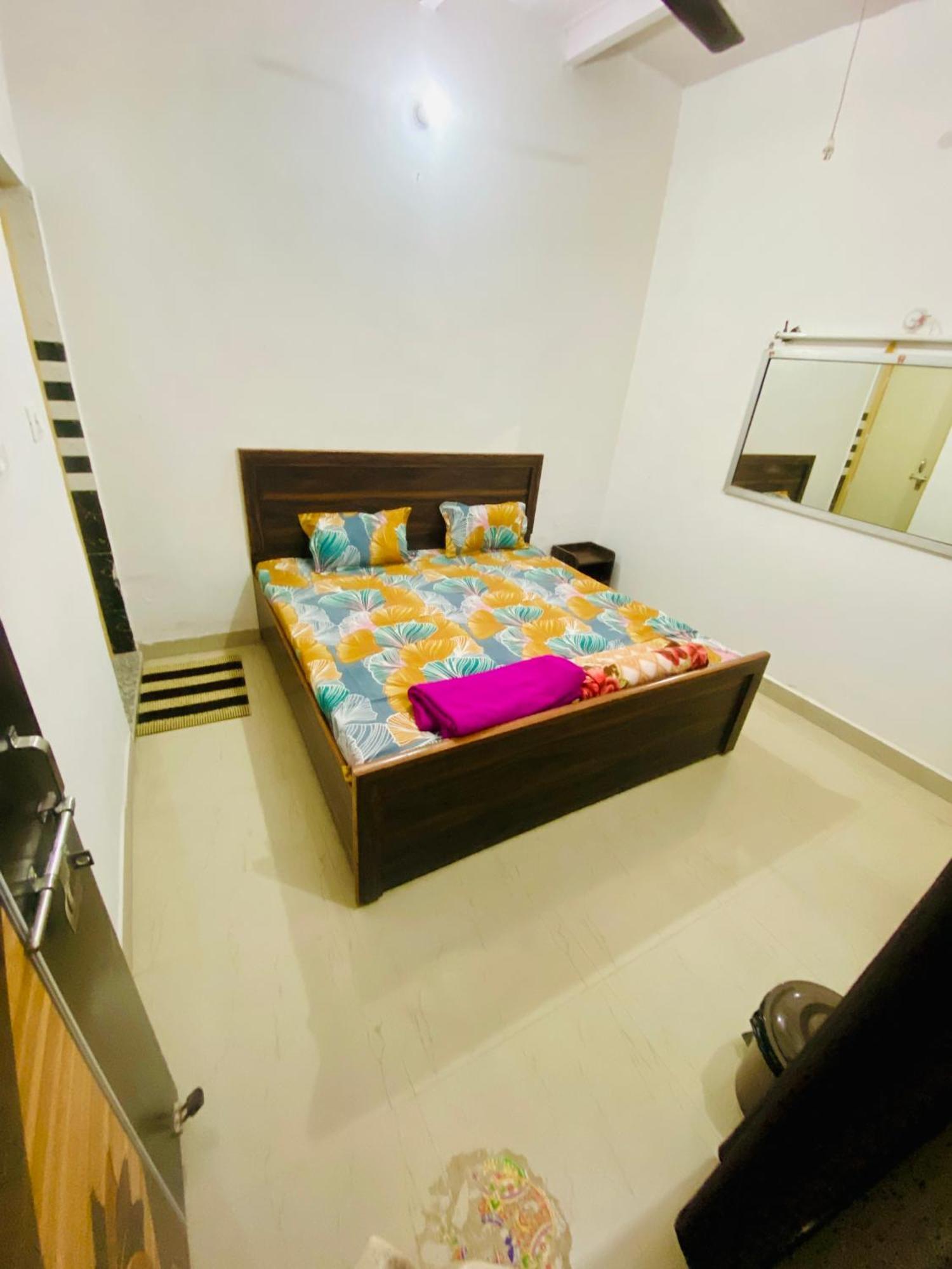 Nirupam Sadan Homestay Vrindāvan المظهر الخارجي الصورة