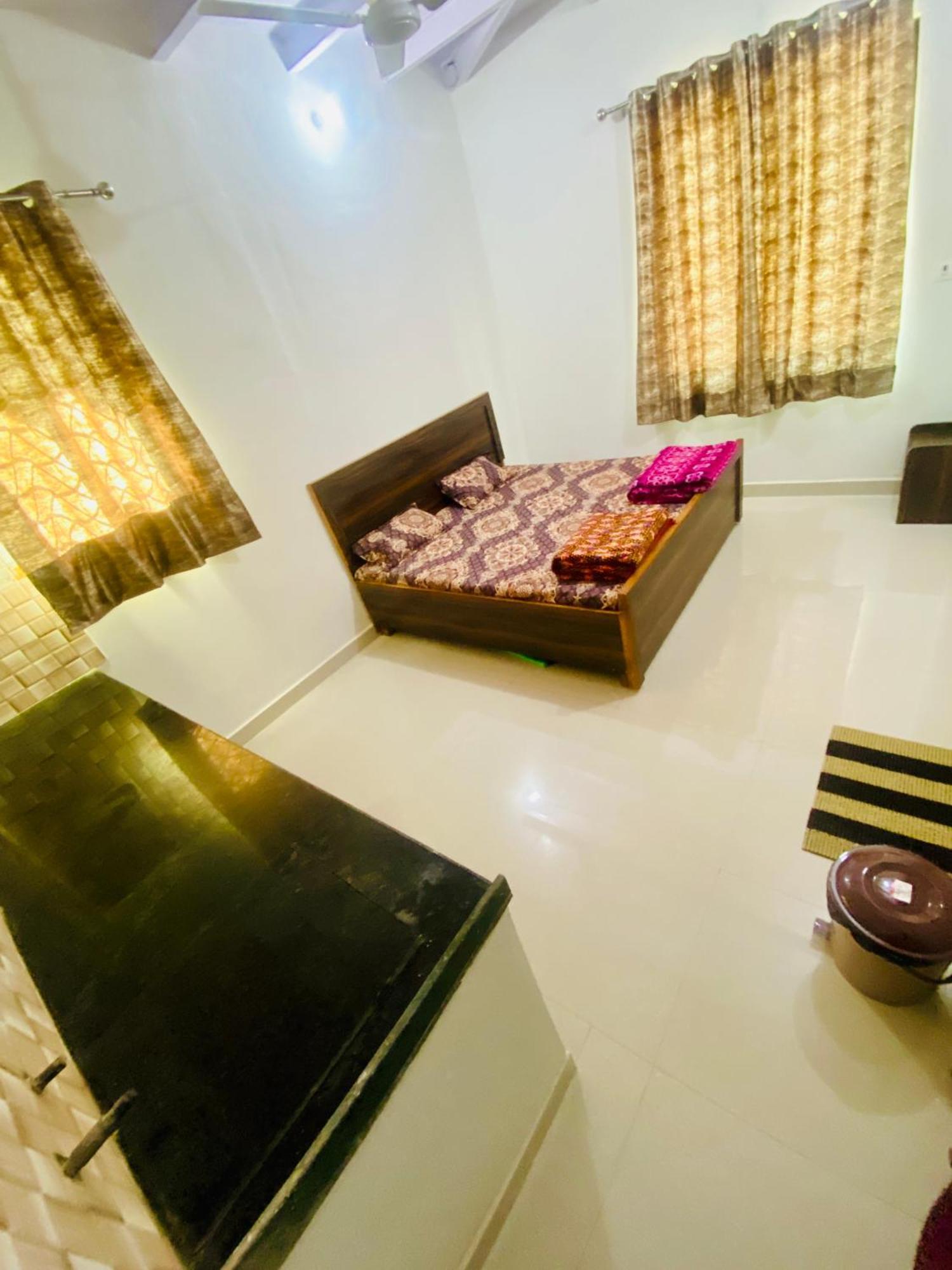 Nirupam Sadan Homestay Vrindāvan المظهر الخارجي الصورة
