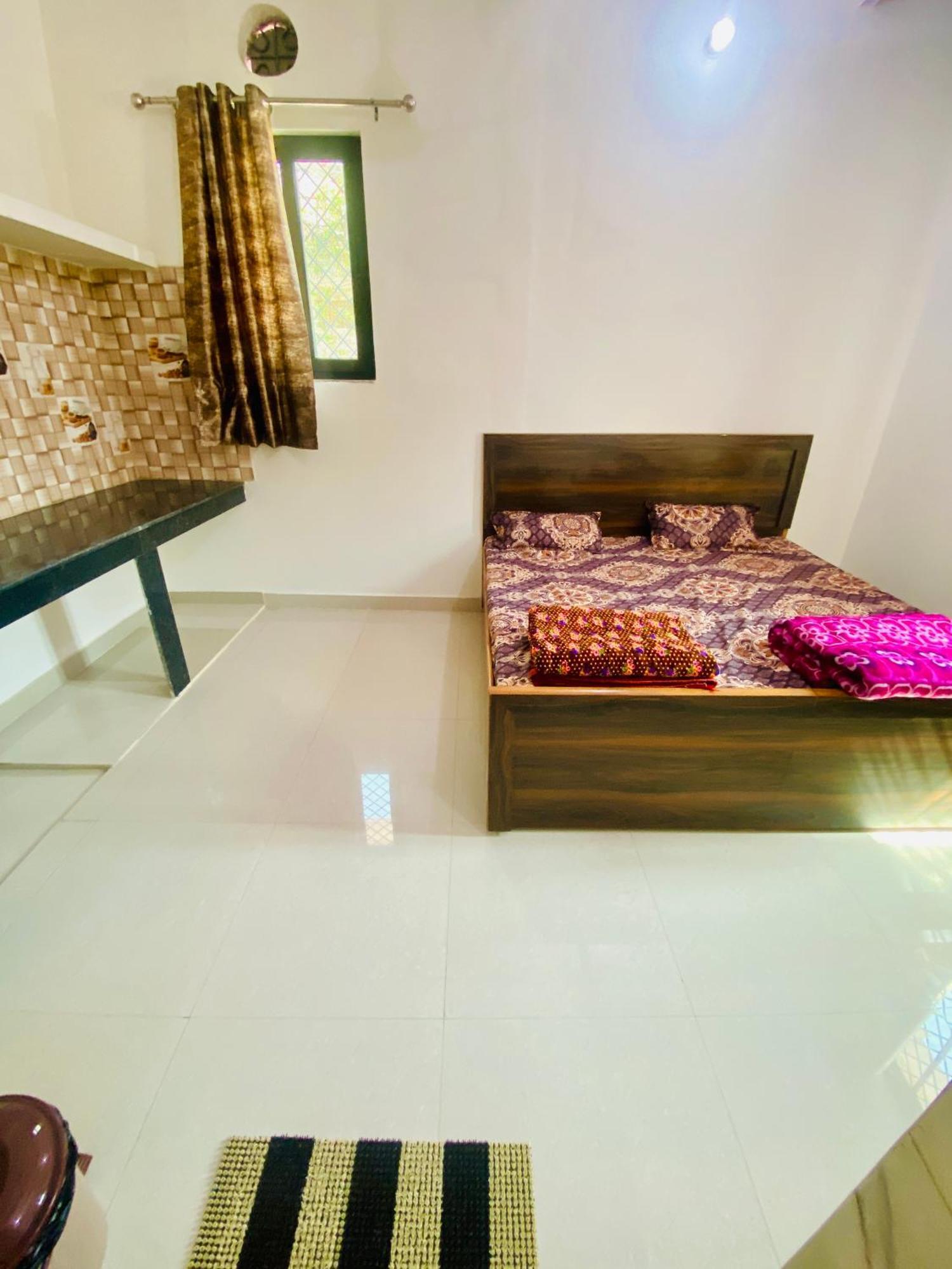 Nirupam Sadan Homestay Vrindāvan المظهر الخارجي الصورة