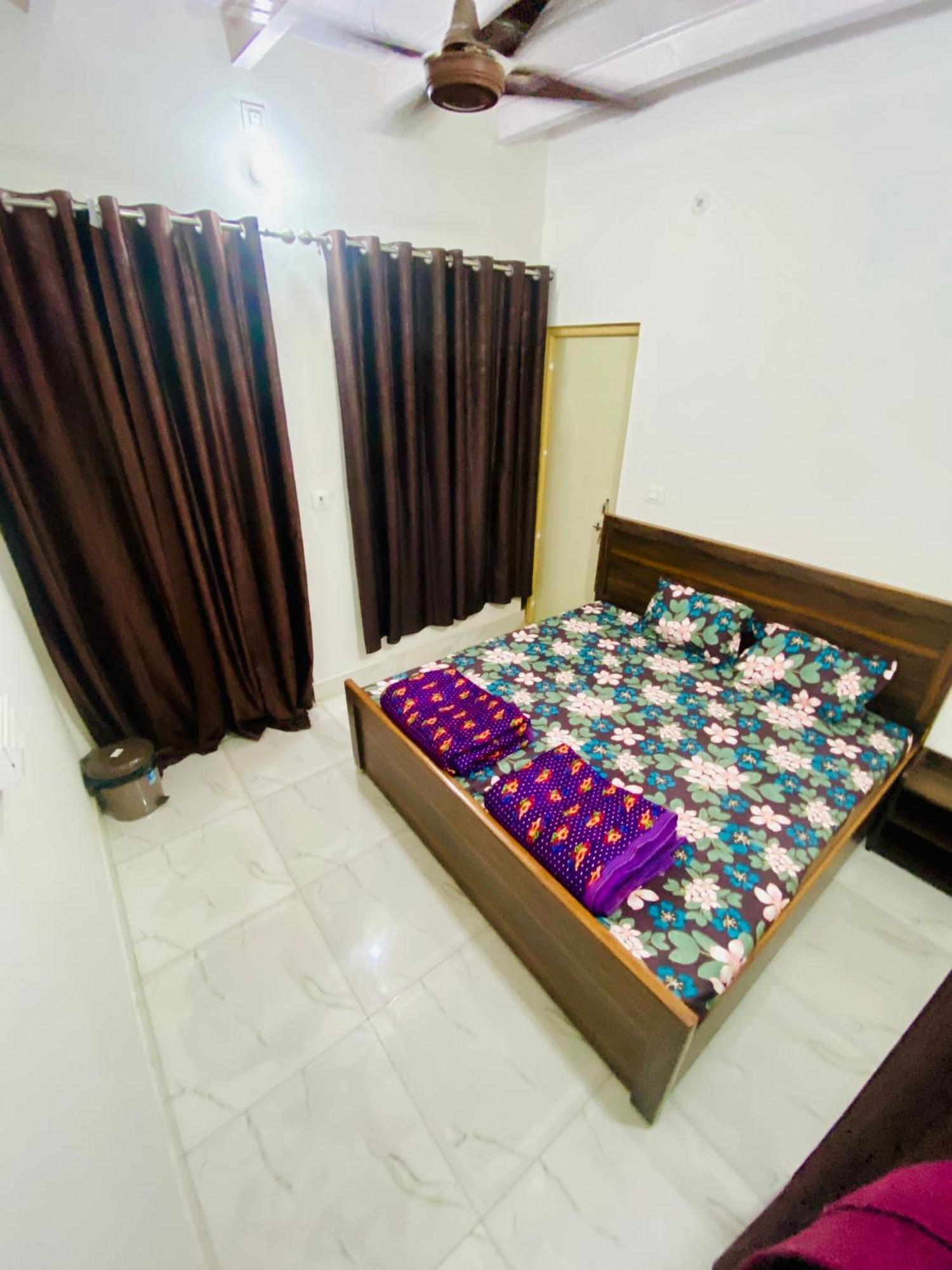 Nirupam Sadan Homestay Vrindāvan المظهر الخارجي الصورة