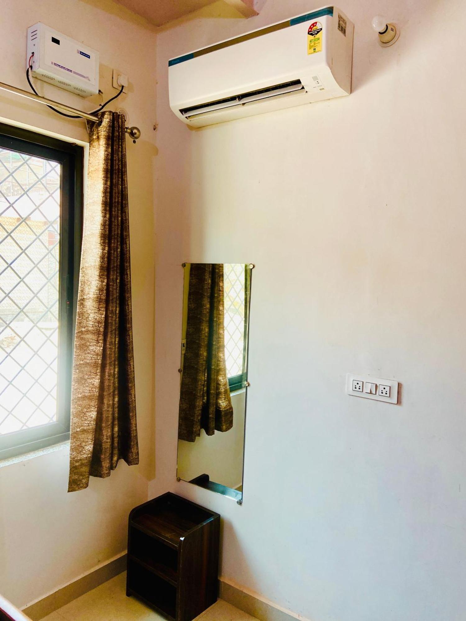 Nirupam Sadan Homestay Vrindāvan المظهر الخارجي الصورة