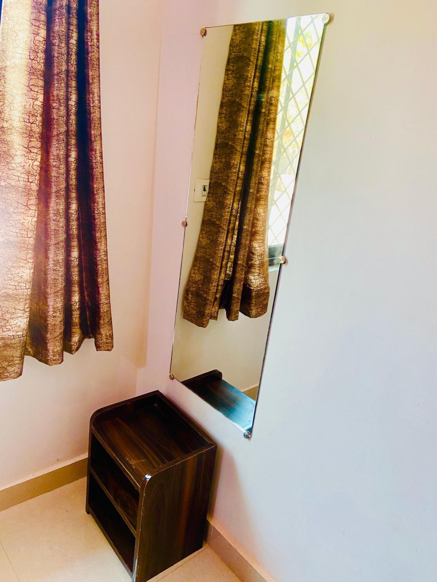 Nirupam Sadan Homestay Vrindāvan المظهر الخارجي الصورة